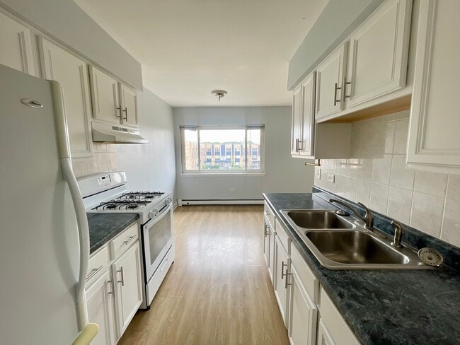8635 W Foster Ave Unit 3b