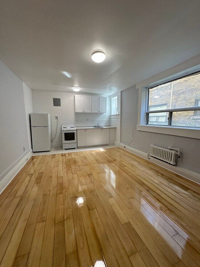 Photo - WELLESLEY APARTMENTS