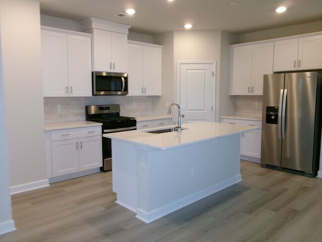 Photo - Spacious 4 bedroom home located in Clear Pond