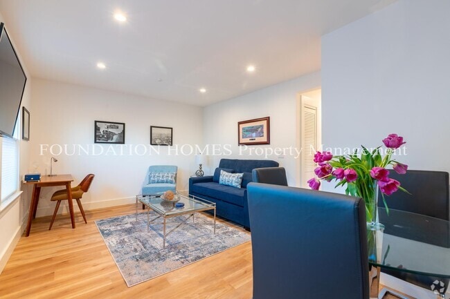 Building Photo - Newly Remodeled - Luxury Finishes - Downto... Rental