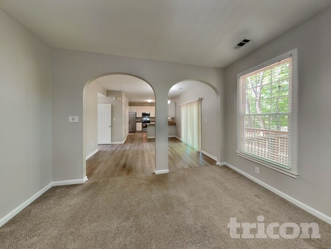 Photo - 1013 Chatsworth Ln