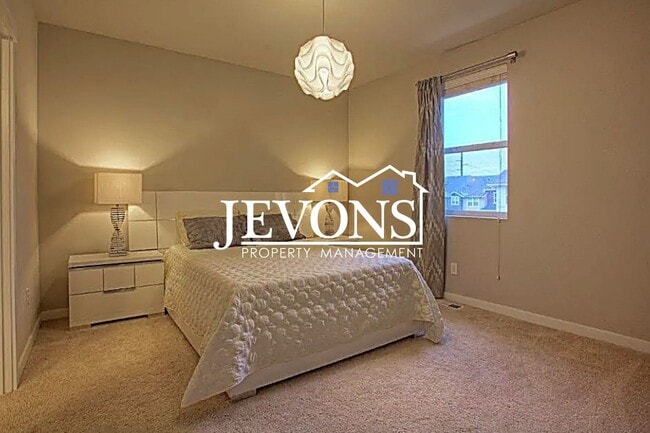 Photo - 1399 NE Hickory Ln