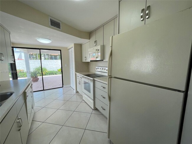Building Photo - 1301 SW 124th Ct Rental
