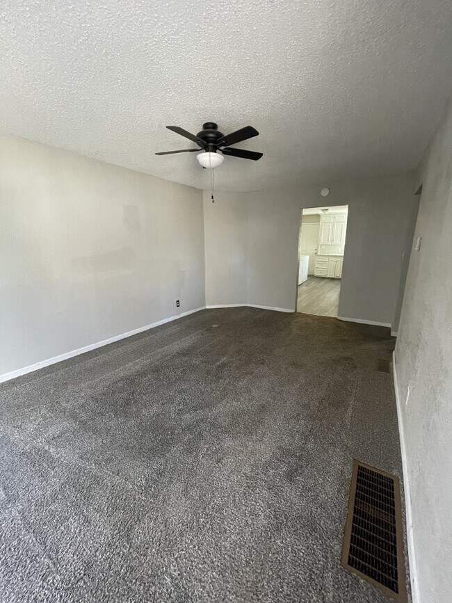 Photo - Charming 2-Bedroom Duplex in Wichita with Spacious Layout and Modern Amenities!
Hurry! Limited-T...