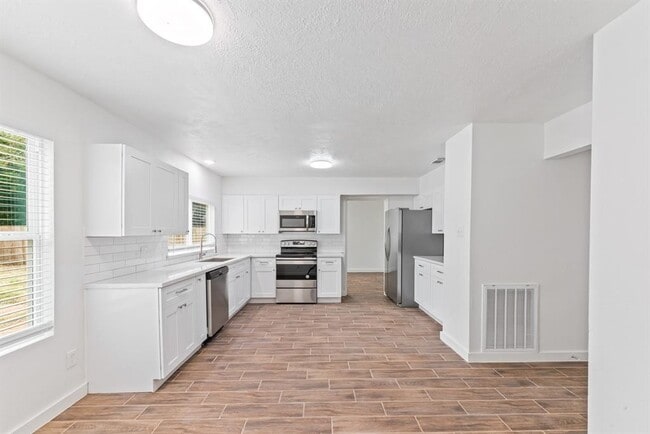 Photo - 1926 Lantern Ln