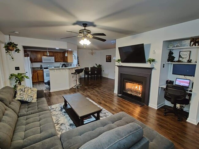 Living Room - 13111 Millhaven Pl Condominio