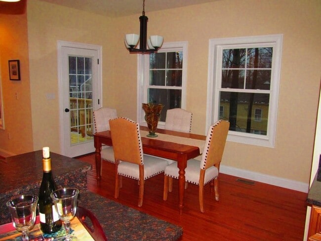 Photo - 214 Dallaire