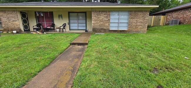 Building Photo - 308 Tammy Lynn Dr Unit B