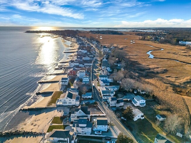 Building Photo - 176 Shore Rd Rental