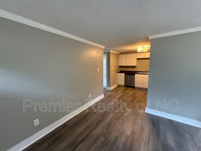 7596 Broad St Unit B