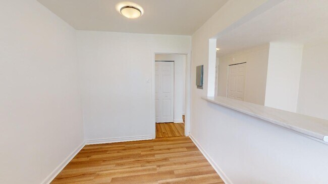 Photo - 390 Irwin Miller