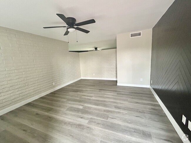 Building Photo - 1929 E Alameda Dr Rental