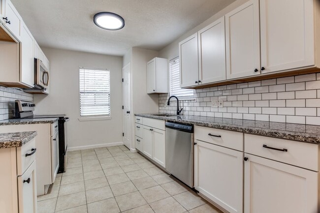 Photo - 909 Bennett St