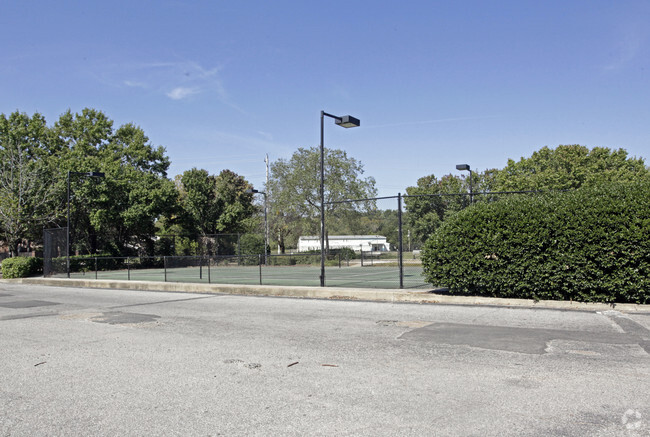 Tennis Court - Jamesbridge Apartments