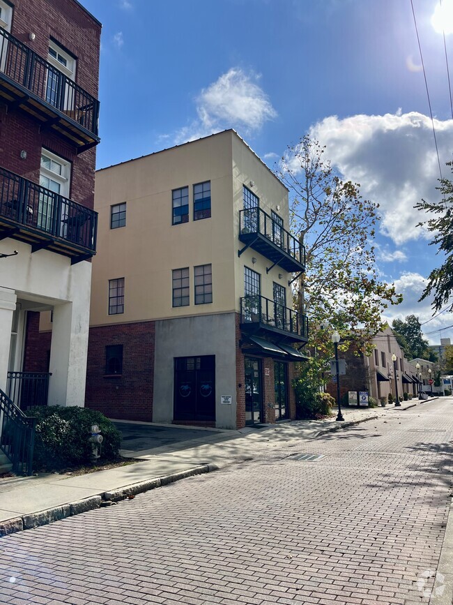 Building Photo - 219 S Water St Unit 2 Rental