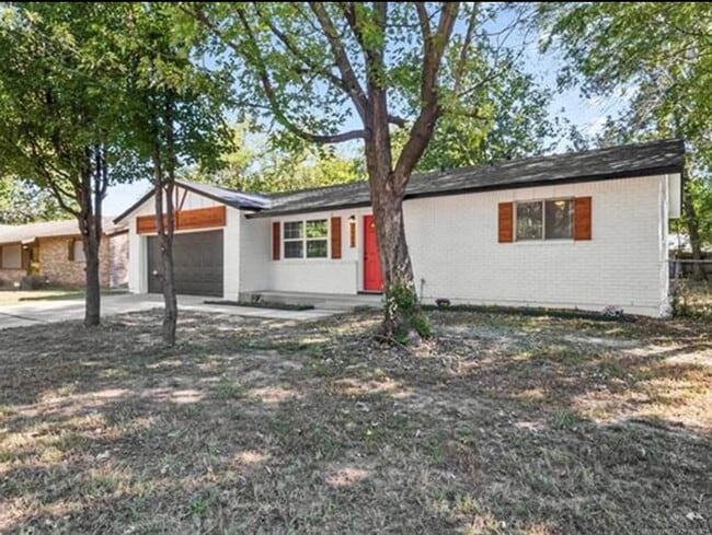 Photo - Beautiful Renovated 3 Bedroom Ready Late May