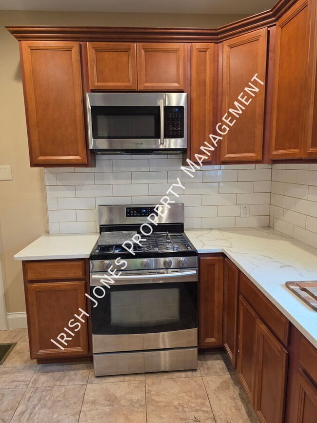 Photo - 496 W Ferry St Unit 1 (lower)