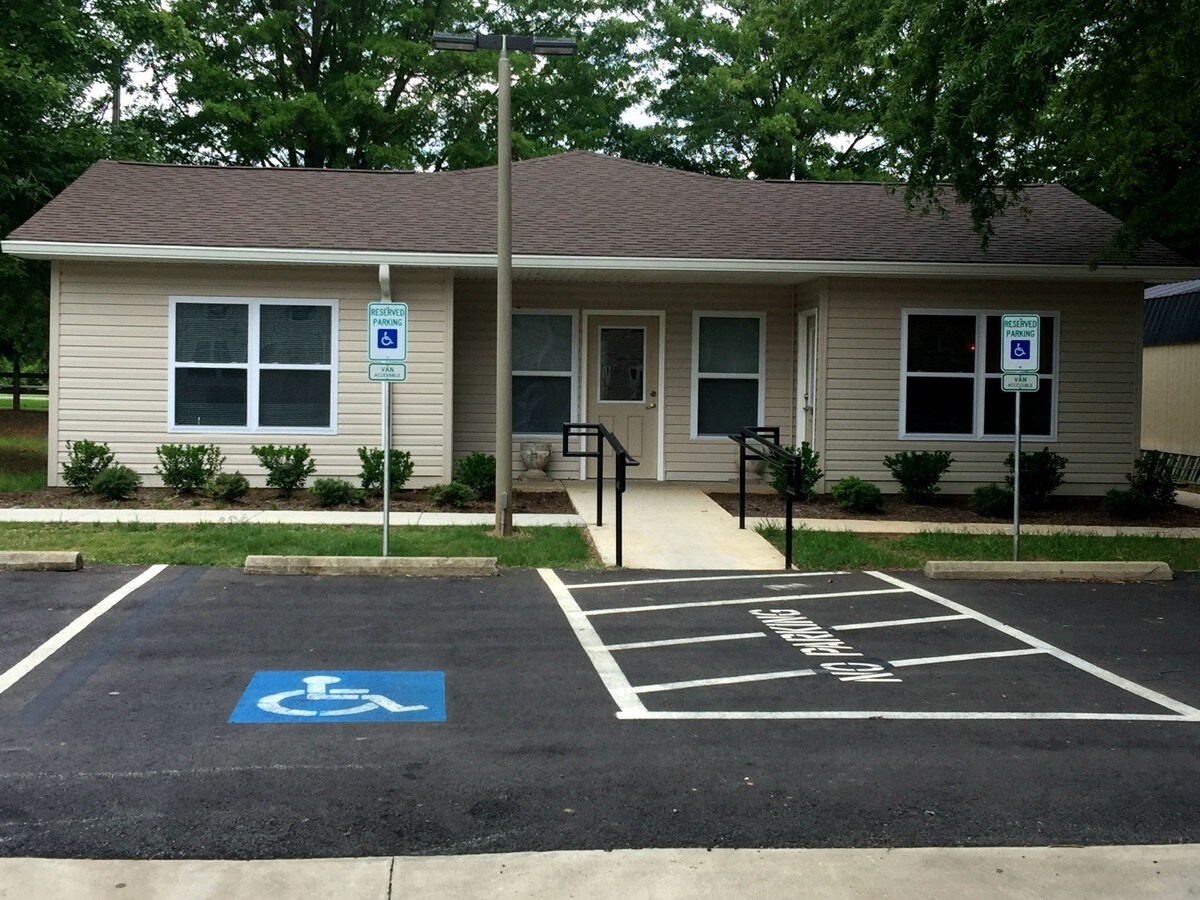 Country Green - Country Green Apartments