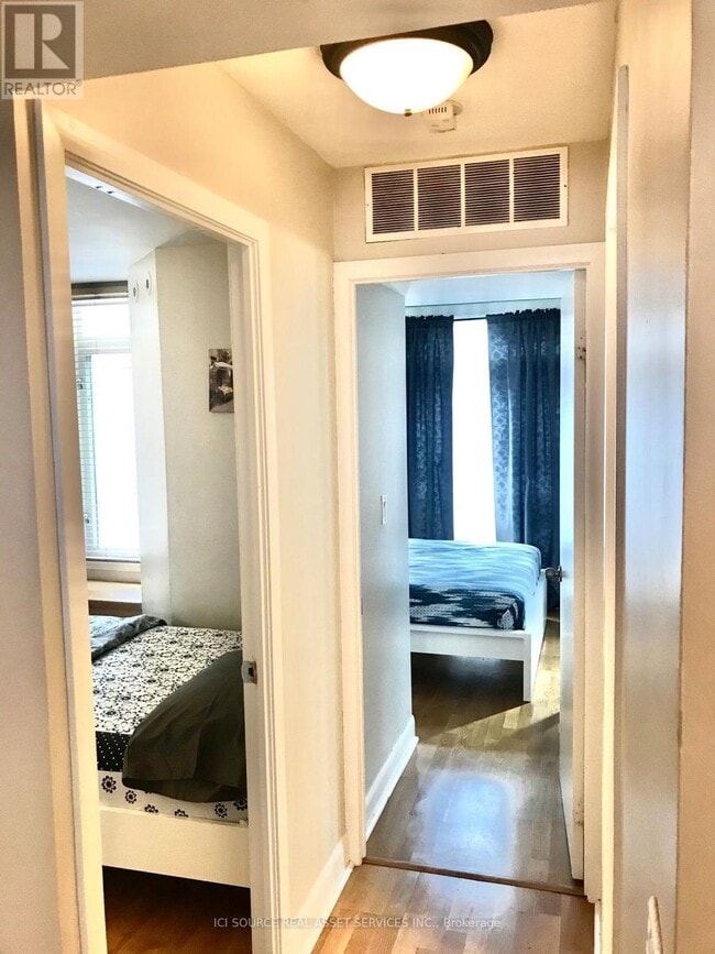 Photo - 415 Jarvis St