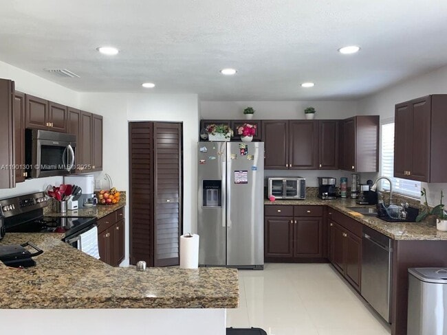 Building Photo - 14804 SW 155th Pl