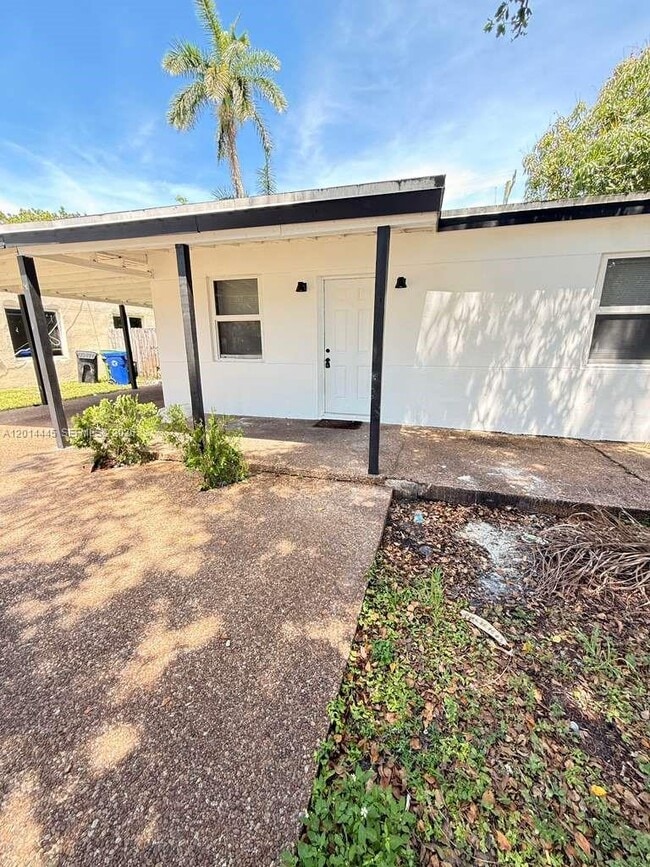 Building Photo - 504 NW 15th Ave Unit A