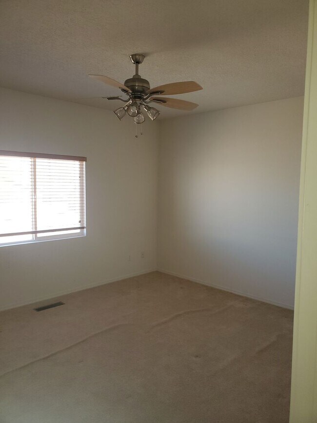 Photo - VISTA DEL NORTE 3 Bedroom 2 Bath 2 Car Garage