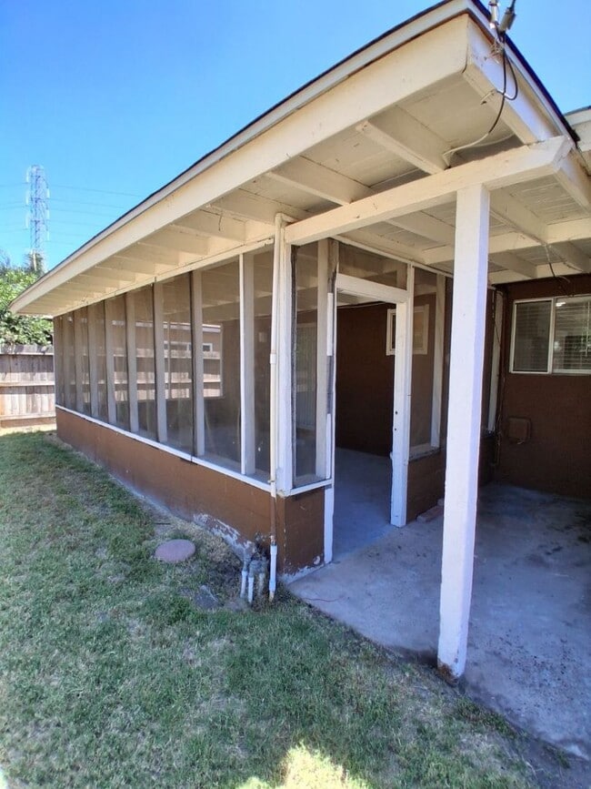 Photo - Cozy 3 Bedroom 2 Bathroom Home Ready to Move in! - New flooring throughout!