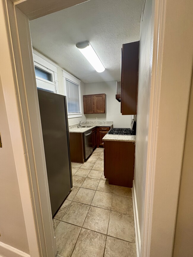 1111-1115 Ray Ave