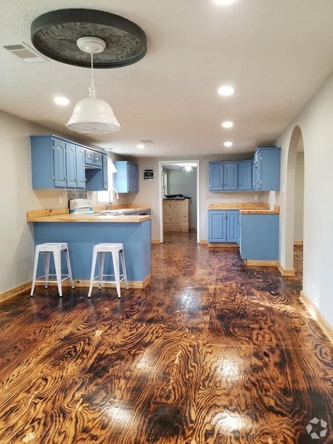 Building Photo - 3 Bed 2.5 Bath Home