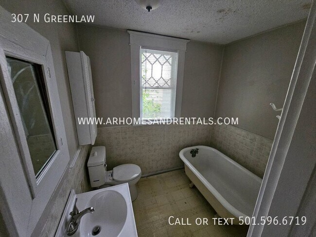 Photo - 307 N Greenlaw| $995 | 3 Bed | 2 Bath