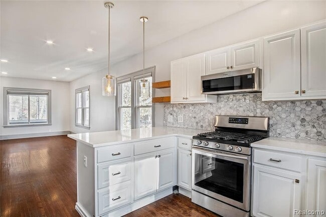 Photo - 565 W Saratoga St