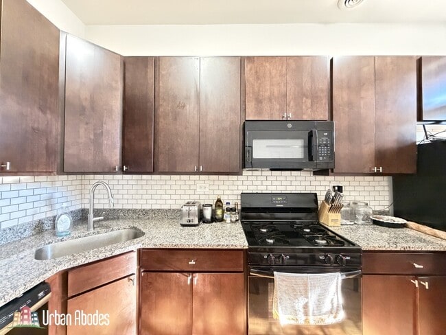 Photo - 3512 N Halsted St Unidad 3R