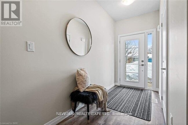 Photo - 4855 Pettit Ave