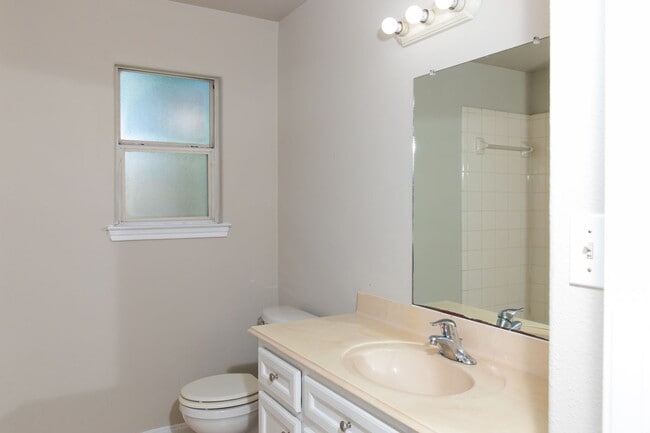 Photo - Duplex For Lease Unidad Cravens Place G1