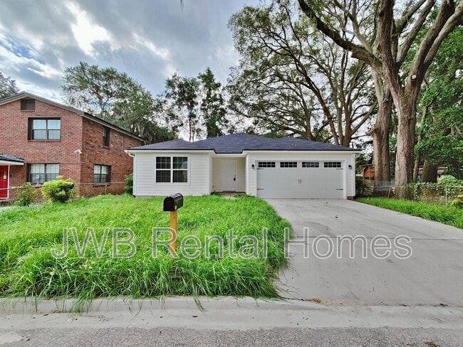 Photo - 452 Malcross Ave