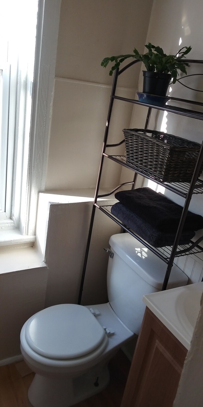 Building Photo - 3534 N 8th St Unit 2F