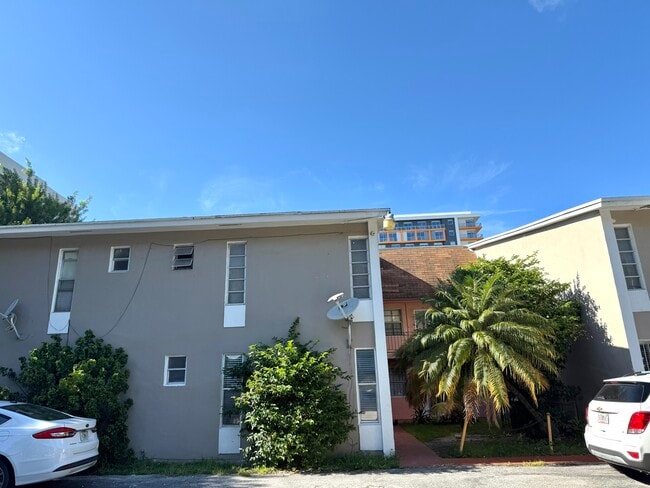 Building Photo - 1525 NW 19th Terrace Unit 2