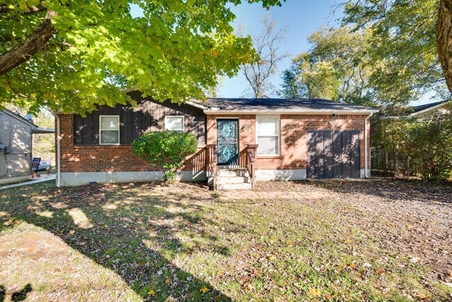 Building Photo - North Nashville 4 bedroom/2 bath brick ran...