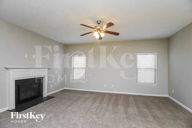 Photo - 490 Silver Oak Dr