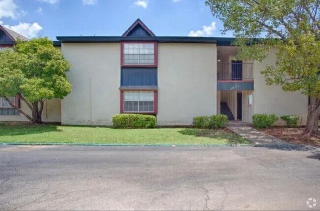 Building Photo - 1815 E Lindsey St Rental