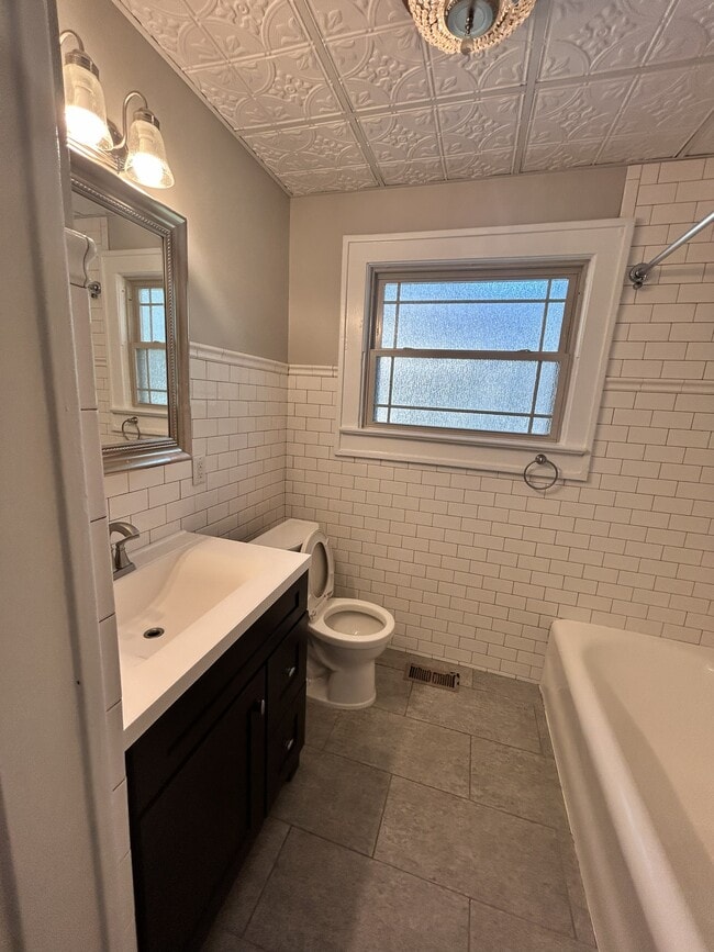 Photo - 612 E 46th St Unidad 612 E 46th Street