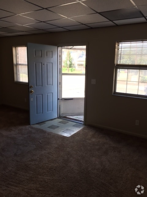 Building Photo - One Bedroom One Bath Apartment in Charleston
