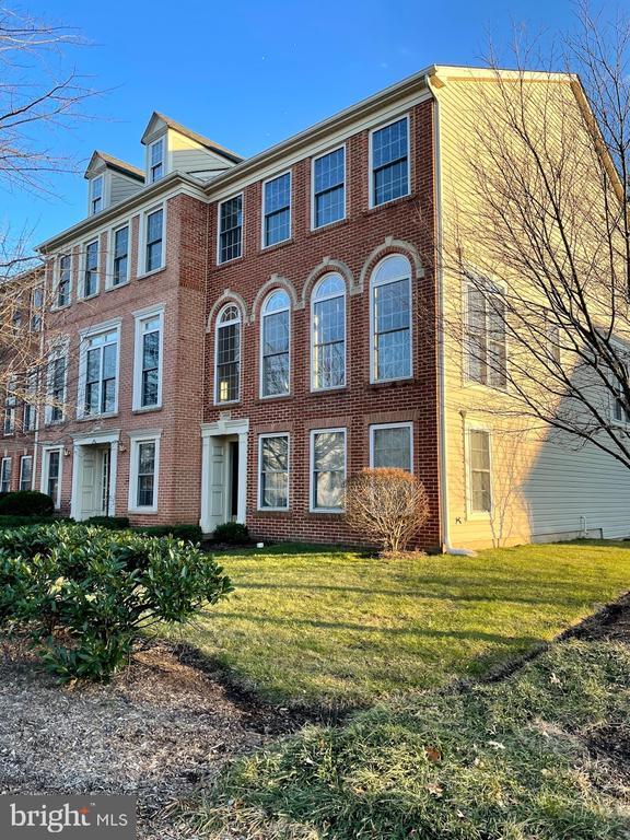Photo - 43000 Matties Terrace Townhome