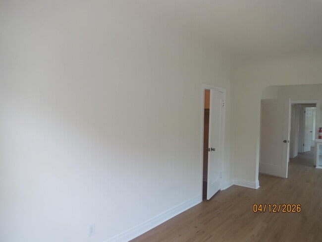 Photo - 2045 S Harcourt Ave Unidad 2045 S Harcourt Ave