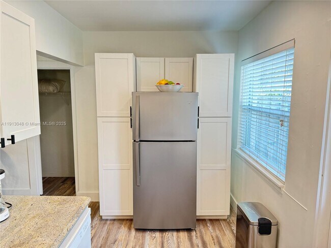 Photo - 301 NE 15th Ave Unit 1