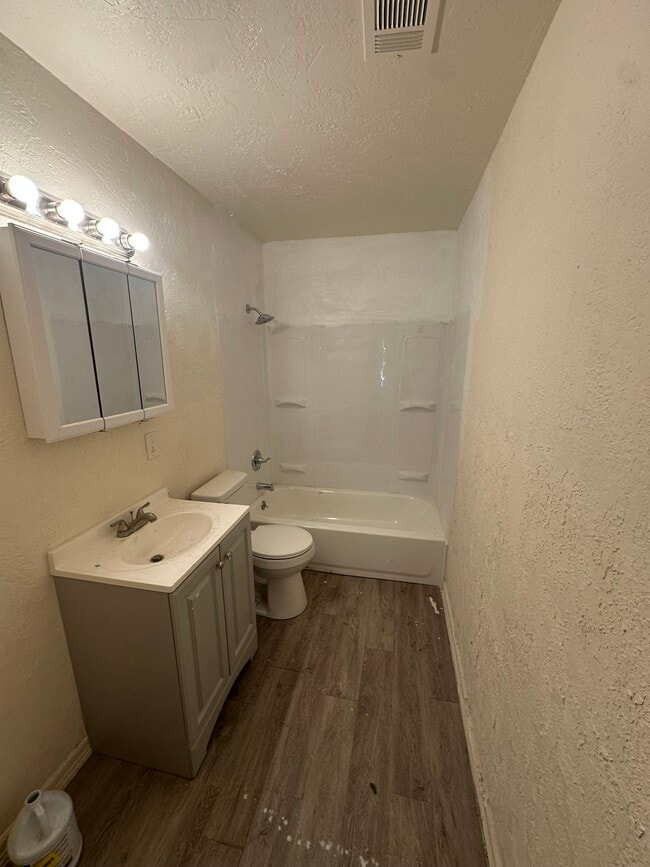 Photo - 1619 Bellaire St