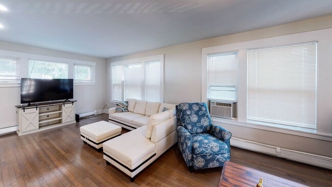 Photo - Charming and Spacious 5BD 2.5BA House in Beaver Hills!