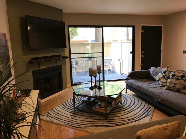 Photo - 6665 Franklin Ave Unidad 7