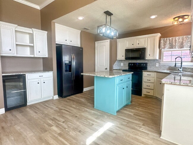 Photo - Spacious 3/2 with loads of Character!