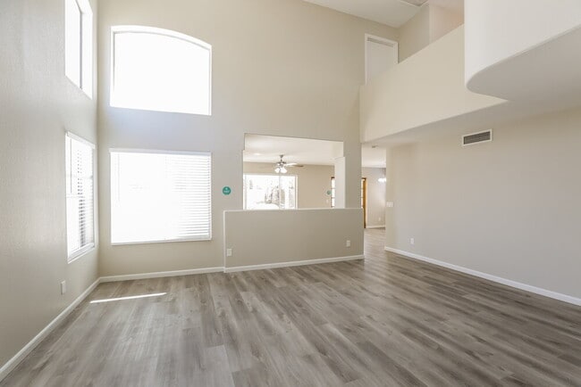 Photo - 3219 E Sierra St